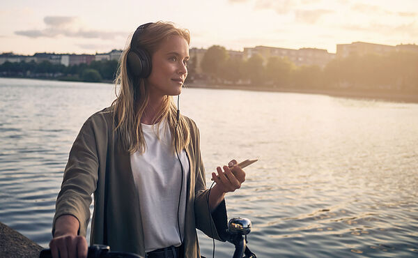 /Magazine/2020/Joy/Unplug and unwind - audiobooks and podcasts_2880.jpg